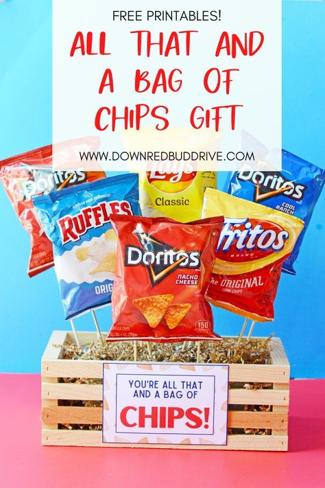 Make this You're All That and a Bag of Chips gift easily with the free printable tag!  All That and a Bag of Chips | All That and a Bag of Chips Printable | Chips Gift | Bag of Chips Gift | DIY Gift Idea | All That and a Bag of Chips Gift | Down Redbud Drive #allthatandabagofchips #bagofchips #diygiftidea #uniquegift All That And A Bag Of Chips, All That And A Bag Of Chips Printable, Chip Bouquet Diy, Diy Engagement Gifts, Money Leis, Staff Appreciation Gifts, Bag Of Chips, Free Printable Tags, Diy Anniversary