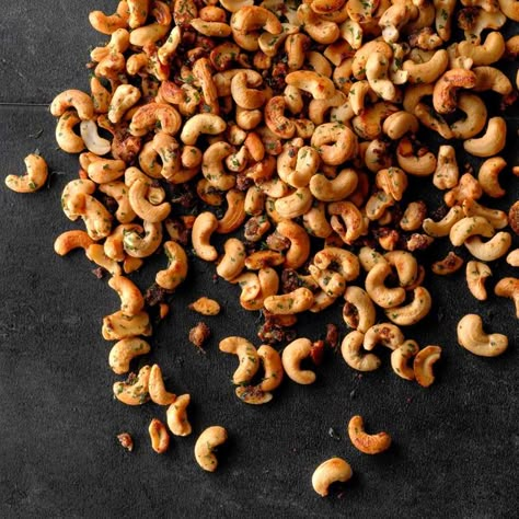 How to Roast Cashews 5 Ways Spiced Cashews, Cashew Recipes, Pizza Sandwich, Fall Snacks, Healthy Vegan Snacks, Roasted Cashews, Pasta Food, Nut Recipes, Food Pizza