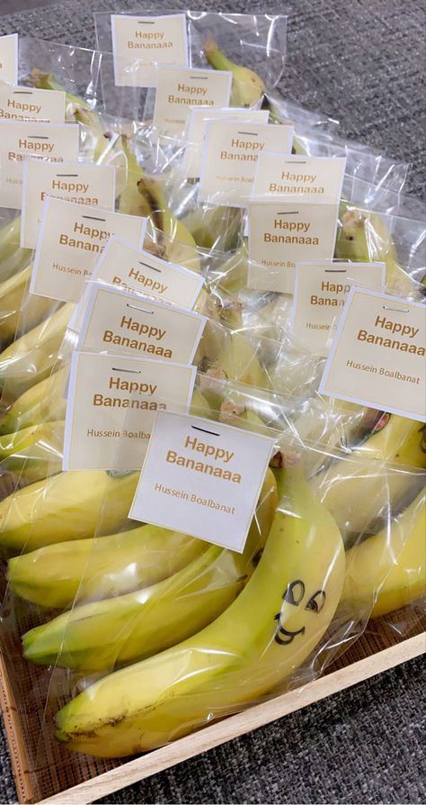 Banana Party Food, Banana Crafts For Kids, Healthy Party Favors, Banana Themed Birthday Party, Banana Activity, Birthday Giveaways For Kids, Banana Valentine, Banana Craft, Banana Birthday