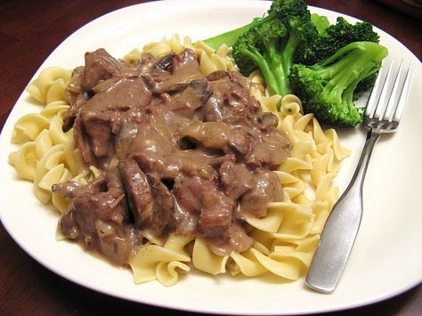 One of the easiest slow cooker meals I have seen...no prep needed. Pressure Cooker Beef Stroganoff, Slow Cooker Beef Stroganoff, Atkins Diet Recipes, Stroganoff Recipe, Beef Stroganoff, Instapot Recipes, Crock Pot Cooking, Slow Cooker Beef, Ground Meat