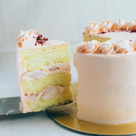 Lychee Rose Cake - Edith Patisserie - 1 Lychee Rose Cake, Lychee Cake, Rose Cake Recipe, Water Cake, Air Fryer Oven Recipes, Pistachio Cake, Buttercream Cakes, Dream Land, Sugar Cake