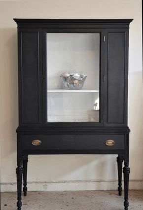 Black China Cabinet, Black Painted Furniture, Muebles Shabby Chic, Painted China Cabinets, Black China, Beautiful Dining Rooms, Decoration Photo, Furniture Redo, Home Goods Decor