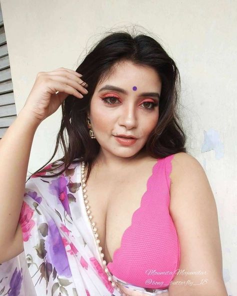 Ethnic Beauty Saree Actress, India Saree, Cleavage Hot, Ethnic Beauty, Salwar Pattern, Traditional Indian Dress, Desi Girl, Beautiful Women Over 40, Maisie Williams