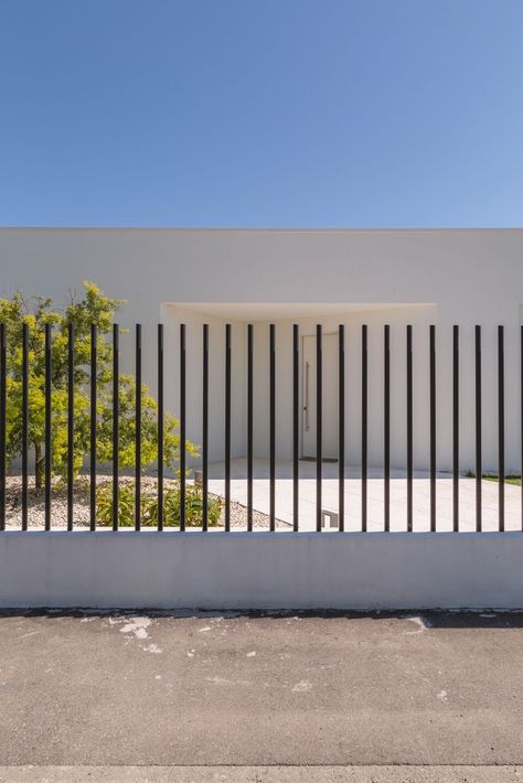 Compound Wall Design, Fence Gate Design, Modern Fence Design, House Fence Design, Front Fence, Entrance Gates Design, Boundary Walls, House Gate Design, Lan Can