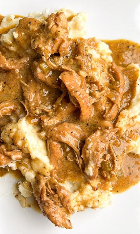 Smothered Chicken and Gravy - Bad Batch Baking - Restaurant Copycat Recipes & Family Favorites Smothered Chicken Over Mashed Potatoes, Crockpot Rice And Gravy, Smothered Chicken And Gravy Crockpot, Smothered Chicken And Gravy Stovetop, Smothered Chicken Breast With Gravy, Smothered Chicken And Potatoes, Smothered Chicken Crockpot Slow Cooker, Easy Dinner Ideas With Rice, Dinners With Mashed Potatoes