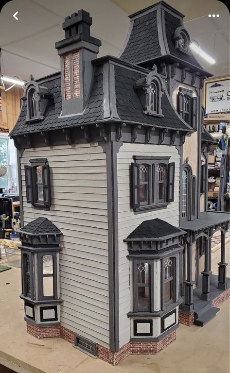 Gothic Doll House, Goth Dollhouse, Dollhouse Styles, Haunted House Inspiration, Spooky Dollhouse, Halloween Haunted House Diy, Gothic Victorian House, Halloween Dollhouse, Haunted House Diy