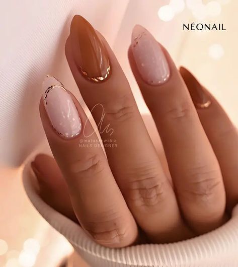 35+ October Nail Designs To Inspire You Next - Emerlyn Closet October Nail Designs, Thanksgiving Nails Color, Thanksgiving Nail Designs, Thanksgiving Nail Art, Fall Manicure, Pumpkin Nails, October Nails, Nail Pictures, Thanksgiving Nails