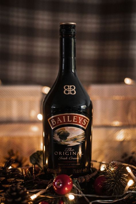 Product photography shoot - xmas themed - baileys Baileys Drinks Christmas, Liquor Bottles Photography, Baileys Alcohol, Baileys Christmas, Baileys Drinks, Bottle Shoot, Baileys Original, Christmas Campaign, Bottle Picture