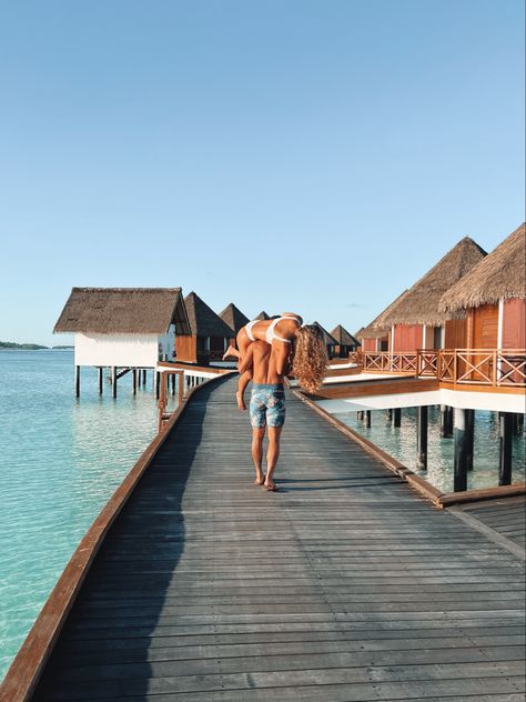 Couple love summer time in the Maldives water bungalows Maldives With Boyfriend, Maldives Aesthetic Couple, Maldives Couple Aesthetic, Maldives Male, Summer Boyfriend, Male Maldives, Couple Laughing, Water Villa, Maldives Island