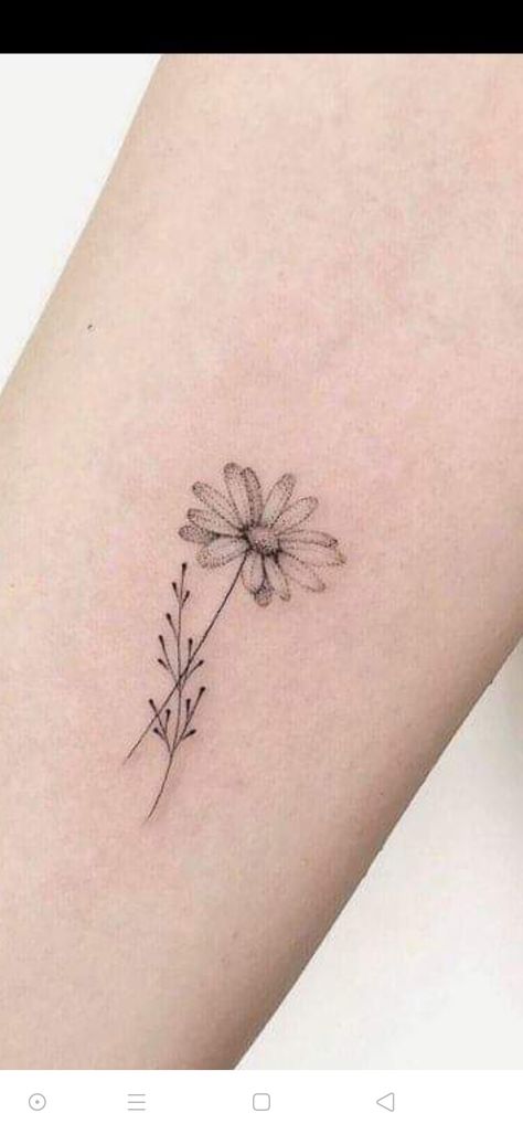 Small Tattoos Daisy Flower, Daisy Cluster Tattoo, Daisy Tattoo On Wrist, Small Daisy Bouquet Tattoo, Dainty Daisy Tattoo Wild Flowers, Delicate Daisy Tattoo, Mum And Daughter Tattoo, Mama Tattoo, Daisy Tattoo