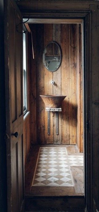 Rustic Toilet Design, Monastery Interior, Stable House, Utility Bathroom, Bermondsey Street, Decoration Beton, Wood Panelling, James Thomas, Tiled Floor