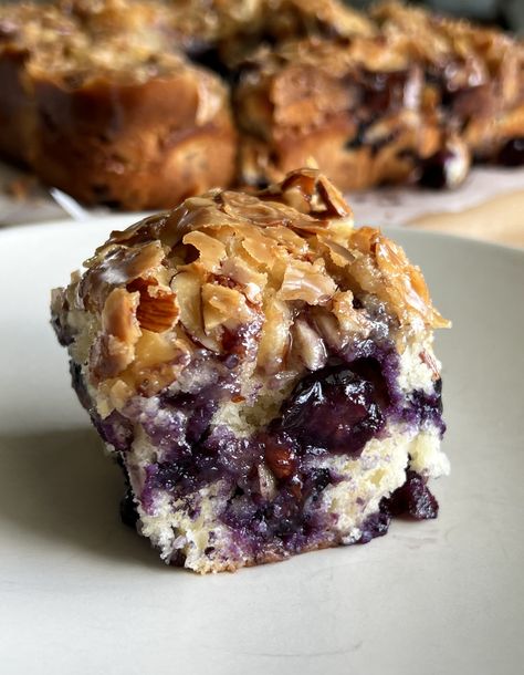 Blueberry Almond Praline Cake — Well Made by Kiley Almond Praline Cake, Blueberry Almond Praline Cake, Praline Topping Recipe, Blueberry Almond Cake, Holiday Breads, Almond Praline, Praline Cake, Fluffy Cake, Handheld Mixer