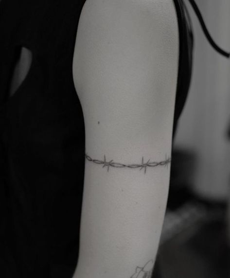 Barb Wire Tattoo For Women Arm, Arm Tattoo Wrap Around, Arm Chain Tattoo, Arm Cuff Tattoo, Barbed Wire Tattoo, Wire Tattoo, Barbed Wire Tattoos, Around Arm Tattoo, Wrap Around Tattoo