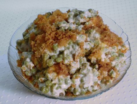 Green Pea Casserole Recipe - make w/ fresh frozen peas & homemade mushroom soup Green Pea Casserole, Pea Casserole, Asparagus Casserole, Veggie Casserole, English Peas, Vegetable Casserole, Easy Casserole, Side Recipes, Veggie Dishes