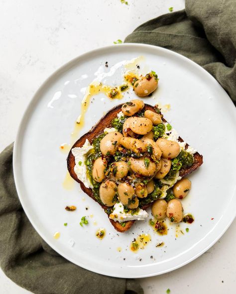 Butter Beans On Toast, Butter Bean Breakfast, Bean Toast Recipe, Pesto Butter Beans, Winter Seasonal Food, Vegan Toast Ideas, White Bean Toast, Butter Bean Recipes, Bean Toast