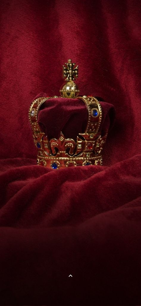 Queen Wallpaper Crown, Crown Background, Gold King Crown, Crown Wallpaper, Royalcore Aesthetic, Myles Munroe, Royal Wallpaper, Feather Graphic, Crown Aesthetic