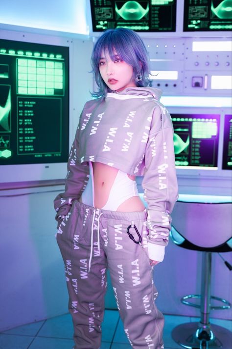 サイバー女子
近未来美女 Techwear Fashion, Cyberpunk Clothes, Cyberpunk Fashion, Futuristic Fashion, Future Fashion, Mode Inspo, Character Outfits, Punk Fashion, Titanic