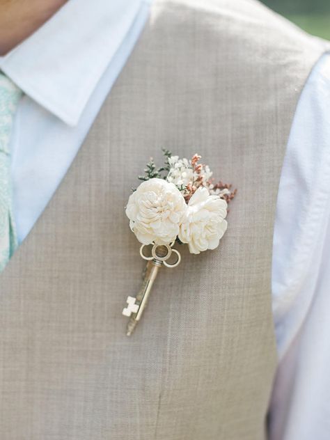 Shabby Chic Wedding Dress, Wedding Dress Country, Chic Wedding Dress, Rustic Boutonniere, Chic Wedding Dresses, Estilo Shabby Chic, Groom Boutonniere, Wedding Groomsmen, Country Wedding Dresses