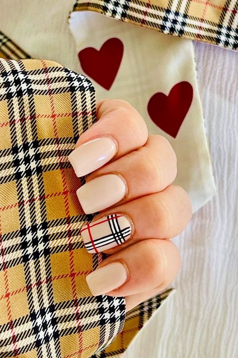 Burberry Nails, Plaid Nail Designs, Nail Art Designs For Beginners, Nail 2023, Easy Nail Art Designs, Plaid Nails, Winter Nails Acrylic, Beige Nails, Christmas Nails Acrylic