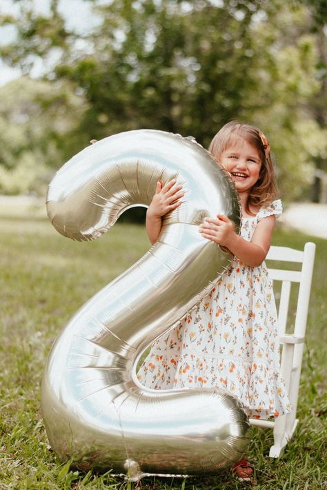 2 Yr Birthday Photoshoot, Second Birthday Photo Shoot Outside, 2 Year Baby Girl Photoshooting Ideas, 2 Year Birthday Photoshoot Outdoor, Two Year Old Birthday Pictures, Outdoor 2nd Birthday Photoshoot, Two Year Photoshoot, 2nd Birthday Photo Shoot Ideas Outdoor, 2 Year Photoshoot