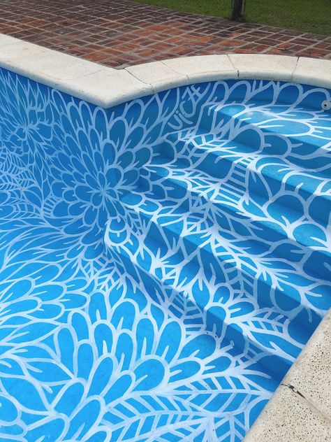 10 Wall Painting Design Ideas for the Free Spirit Painted Pools, Painted Pool, Pool Painting Ideas, Funky Pool Designs, Colorful Swimming Pool, Pool Wall Ideas, Painted Swimming Pool, Pool Mural, Pool Murals Painted Walls