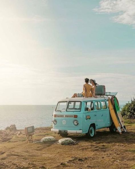 Vw California Beach, Mundo Hippie, Kombi Motorhome, Volkswagen Camper Van, Vw Camper Van, Combi Volkswagen, Volkswagen Camper, Hippie Van, Travel Van