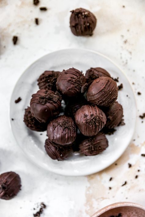 Espresso Oreo Truffles Cookie Dough Bites Recipe, Vegan Cookie Dough Bites, Easy Cookie Dough, Easy Truffles, Homemade Truffles, Vegan Cookie, Oreo Flavors, Vegan Cookie Dough, Oreo Balls