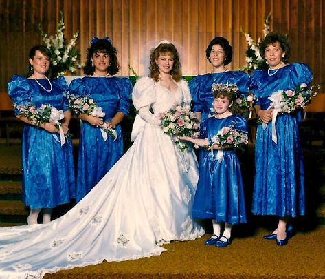 35 Beautiful Photos That Defined Wedding Styles in the Early 1990s35 Beautiful Photos That Defined Wedding Styles in the Early 1990s 90s Wedding Reception, 1990s Wedding Gowns, Early 2000s Bridesmaid Dress, 2000s Wedding Photos, 1993 Wedding Dresses, 1990s Wedding Dress, 1990s Wedding Photos, Dresses Reference, 90s Bride