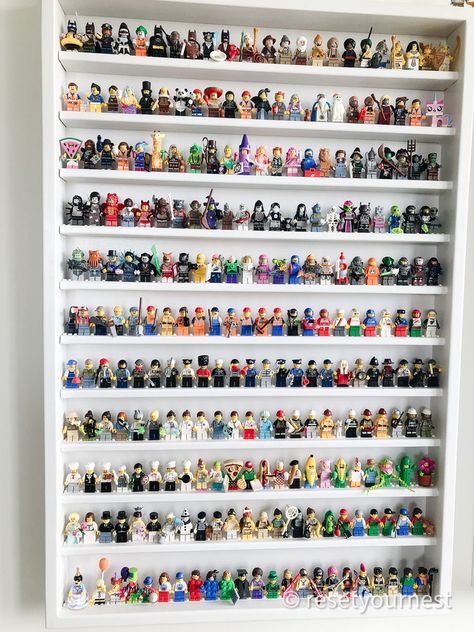 Lego Mini Figures Display Ideas, Display Legos Kids Rooms, Lego Minifigure Display Diy, Lego Collection Display, Lego Mini Figure Display, Store Lego Sets, Lego Mini Figure Display Shelf, Lego Storage Solutions, Mini Figure Display