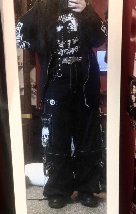 Oversized Emo Outfits, Punk Emo Fashion, Outfit Ideas Metalhead, Darkwave Aesthetic Outfits, Casual Metalhead Outfit, Metal Head Aesthetic Outfits, Deathcore Outfit, Metalhead Aesthetic Outfit, Outfit Inspo Emo