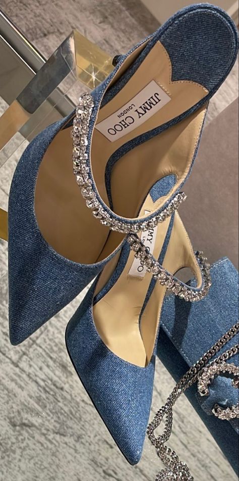 Denim Pointed Heels, Denim Pumps Outfit, Blue Denim Heels, Denim Heels Outfit, Denim Pumps, Denim Mules, Pumps Outfit, Denim Heels, Fashion Shoes Sandals