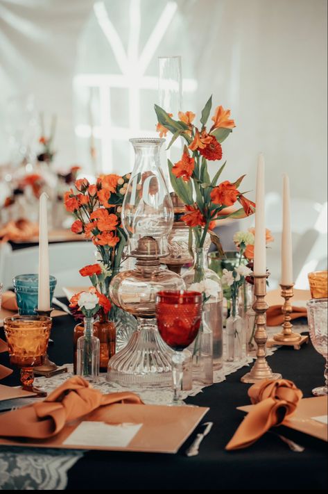 Copper Wedding Theme Wedding Table Decor, Amber And Copper Wedding, Black Tablecloth Fall Wedding, Copper Napkins Wedding, Oil Lamp Table Centerpiece, Vintage Glass Centerpieces, Autumn Wedding Shower Ideas, Oil Lamp Wedding Centerpieces, Oil Lamp Centerpiece Wedding