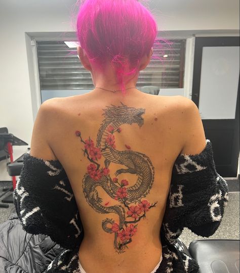 Dragon Back Tattoo With Flowers, Chinese Dragon And Flowers Tattoo, Chinese Dragon Wrapped Around Arm Tattoo, Red And Black Back Tattoo Women, Cool Back Tattoos For Women Unique, Traditional Japanese Back Tattoo Women, Back Tattoo Women Spine Dragon, Dragon Back Tattoo For Women, Pink Back Tattoo