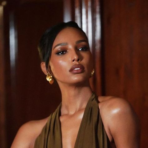 Jasmine Tookes on Instagram: "Moments before the @tomford show in Milan🤎 #tomfordwinter24" Jasmine Tookes White Dress, Jasmine Tookes Photoshoot, Jasmine Tookes Workout, Jasmine Tookes Hair, Jasmine Tookes Makeup, Jasmine Tookes Aesthetic, Jas Tookes, Jasmine Tookes Style, Chocolate Brown Wedding