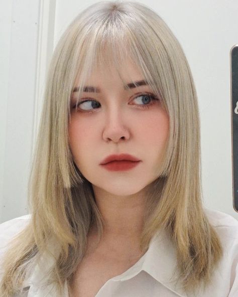 Milktea blonde with hime bangs medium hairstyle Hime Cut Medium Hair, Blonde Hime Cut, Hime Bangs, Hime Haircut, Light Bangs, Hime Cut, Medium Hairstyle, Blonde Hair With Bangs, How To Cut Bangs