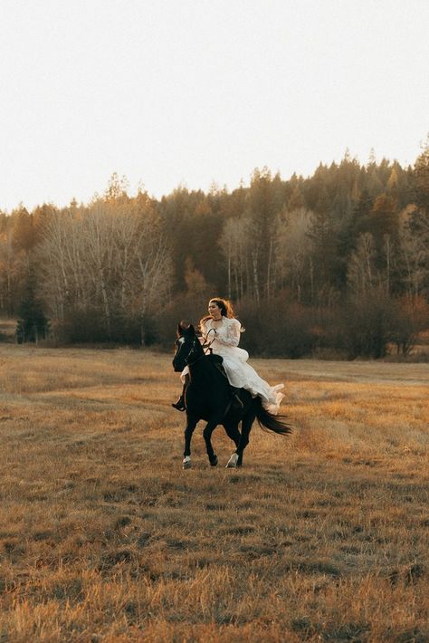 Wedding Photoshoot with a Horse — Tiana Olivia Photography Horseback Wedding Photos, Horse Wedding Ideas, Bride On Horse, Wedding Horses, Horse Wedding Photos, Horse Shoot, Idaho Elopement, Wedding Horse, Equestrian Wedding