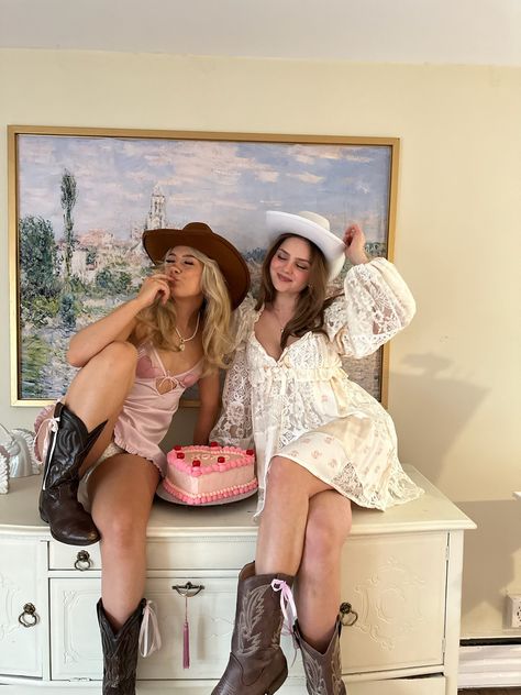 Country Girl Aesthetic, Cowgirl Era, Coquette Cowgirl, Costal Cowgirl, Cowgirl Boots Outfit, Fiesta Outfit, Cute Country Outfits, Cowgirl Aesthetic, Girls Diary