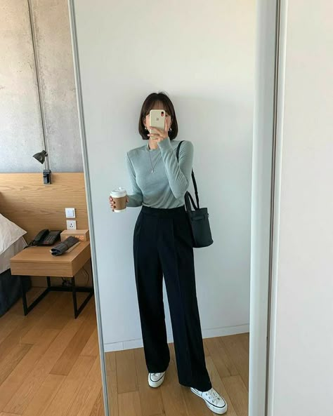 Slacks Outfit Casual Street Styles, Korean Simple Outfits, Korean Work Outfit, Slacks Outfit Casual, Slacks Outfit, Outfits Minimal, Neat Casual Outfits, Korean Outfit Street Styles, Office Casual Outfit