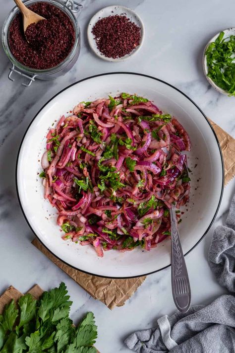 Try this tangy Turkish Sumac Onion Salad! Perfect as a side dish for kebabs, BBQs (mangal), and more. Sumac Onions, Turkish Dishes, Turkish Chicken, Lemon Jam, Crunchy Salad, Fig Recipes, Onion Salad, Grilled Tomatoes, Eastern Cuisine