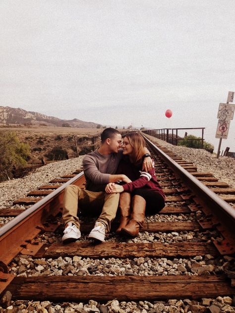 Couples photography valentines day beach photo train tracks Engagement Photos Train Tracks, Train Track Couple Photoshoot, Train Track Poses, Photography Valentines Day, Railroad Photoshoot, Halloween Train, Anniversary Photography, Senior Photography Poses, Prom Photoshoot