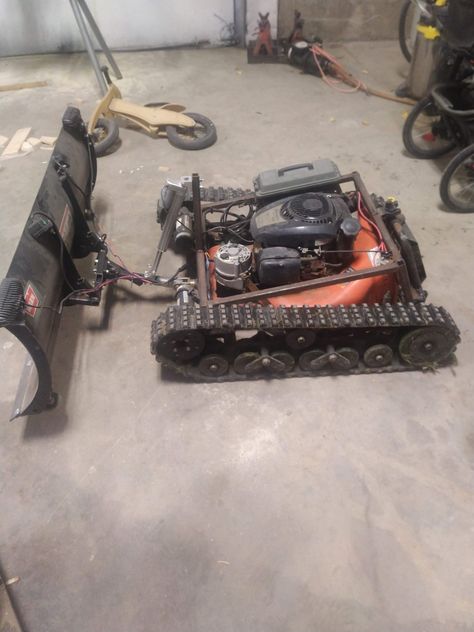 Lawn Mower Go Kart, Snow Blades, Homemade Tractor, Tractor Idea, Robotic Lawn Mower, Solar Energy Projects, Diy Go Kart, Diy Robot, C Design