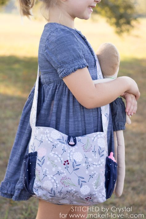 Baby Doll Diaper Bag Pattern Free, Diy Baby Doll Accessories, Diaper Bag Sewing Pattern, Sew A Doll, Diy Diaper Bag, Baby Doll Diaper Bag, Ideas For Sewing, Sew Bags, Baby Doll Clothes Patterns