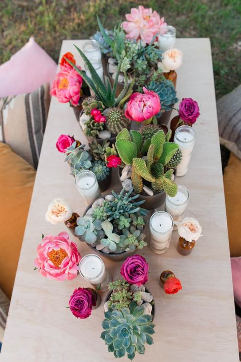 BOLD & VIBRANT PINK BOHEMIAN WEDDING STYLING IDEAS | PHOTOGRAPHY: http://www.eureka-photography.com Cactus Party, Bohemian Style Wedding, Boda Mexicana, Succulent Wedding, Deco Floral, Bohemian Wedding, Decoration Table, Wedding Shower, Wedding Centerpieces