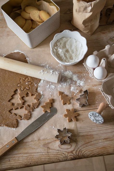 Baking Christmas Cookies Aesthetic, Ginger Biscuits, Making Butter, Christmas Feeling, Christmas Inspo, The Night Before Christmas, Christmas Mood, Christmas Gingerbread, Tortellini