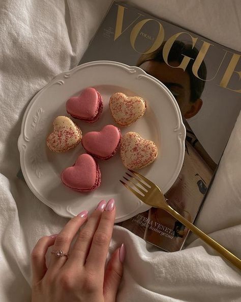 Couqqete Aesthetic, Cook Ideas, Pink Macarons, Coquette Vibes, Les Macarons, Cake Aesthetic, Sweet Hearts, Donut Glaze, Lily Rose Depp