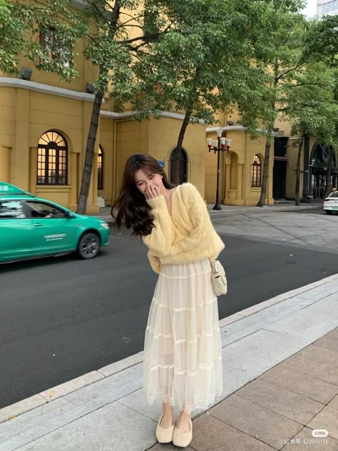 Soft Long Skirt Outfit, Cute Korean Outfits Dresses Long, Spring Asthetics Outfit, Korean Spring Fashion Women, Long Skirt Korean Outfit, Korean Skirt Outfits Long, Korean Long Skirt Fashion, Korean Long Skirt Outfits, Aesthetic Outfits With Long Skirts