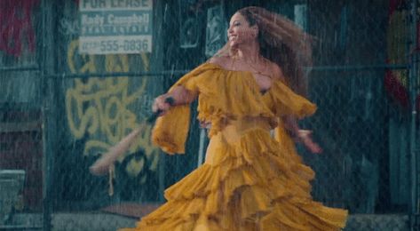 beyonce beyonce lemonade hbo rain lemonade Lemonade Visuals, Beyonce Hold Up, Female Rockstar, Madonna Outfits, Pop Star Costumes, Swamp Witch, Beyonce Lemonade, Cowboy Carter, Baby Spice