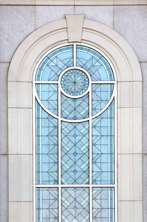 St. Louis Missouri Temple, Windwo Classical Villa, Middle Eastern Decor, Classical Building, Architecture Classic, Wooden Front Door Design, Pre Game, Classic Villa, زجاج ملون, Lds Temples