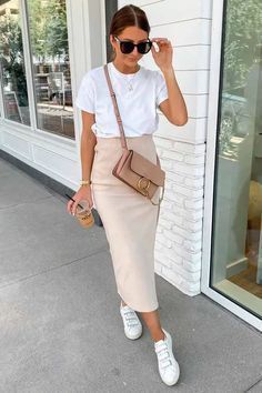 Beige Skirt Outfit, Outfit Trabajo, Smart Outfits, Jean Beige, Skirt Outfits Summer, Long Skirt Fashion, Midi Skirt Outfit, Long Skirt Outfits, Beige Skirt