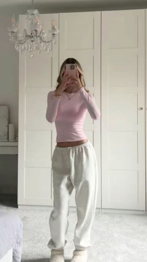 Winter Outfit Skirt, Outfits Lazy Days, Lazy Girl Outfits, Sweatpants Aesthetic, Lazy Fashion, Outfits Preppy, Day Outfits, Outfit Inspo Casual, Cute Lazy Day Outfits